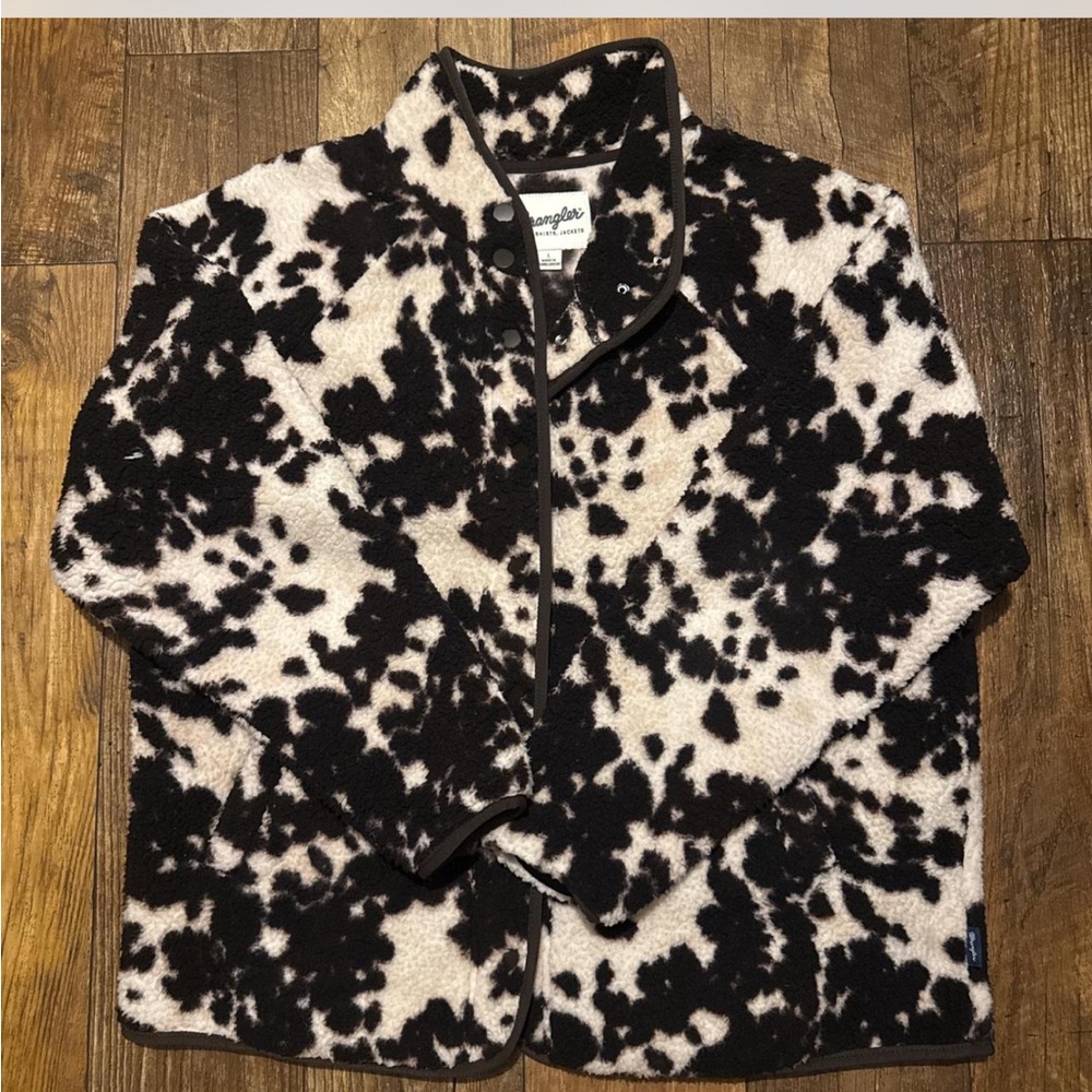 ISO wrangler cow print snap jacket Sherpa size small or medium